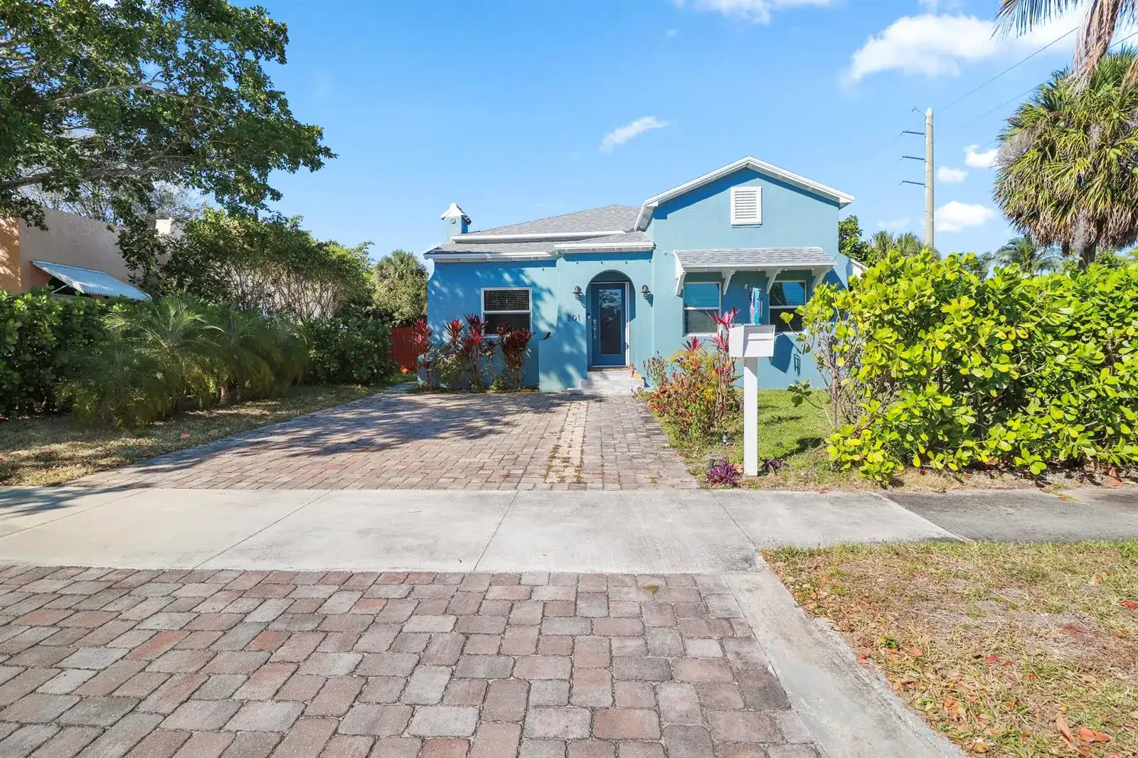301 Hawthorne Drive, Lake Park FL 33403 photo 2