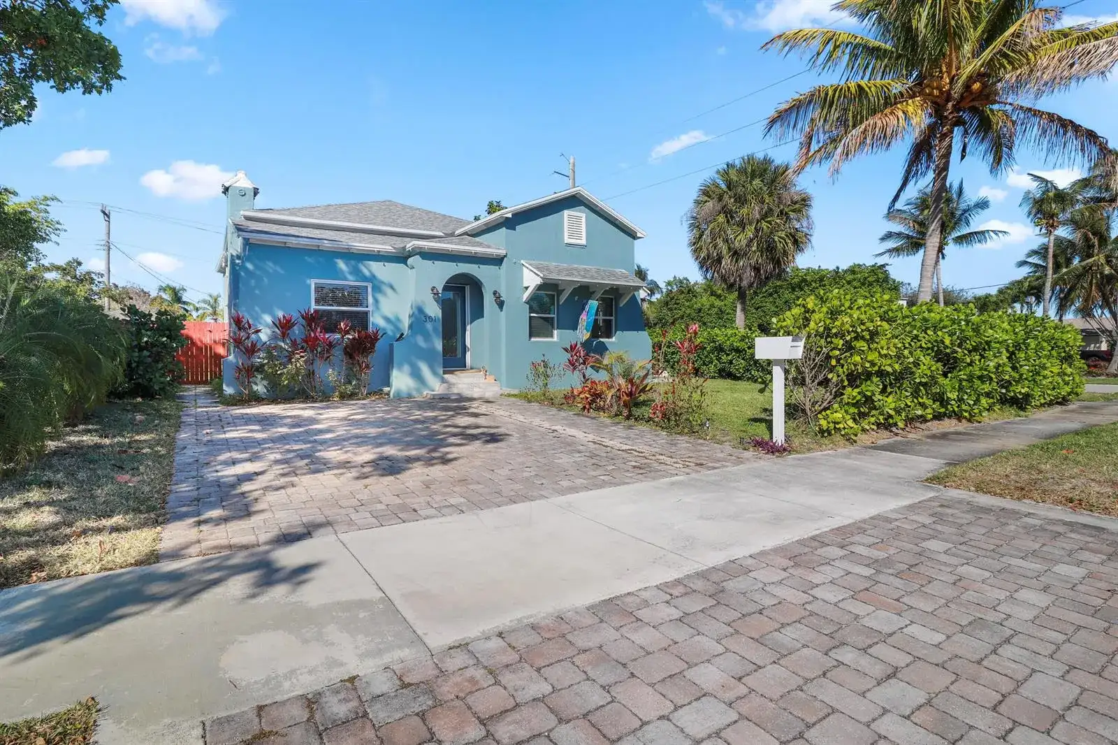 301 Hawthorne Drive, Lake Park FL 33403 photo 4
