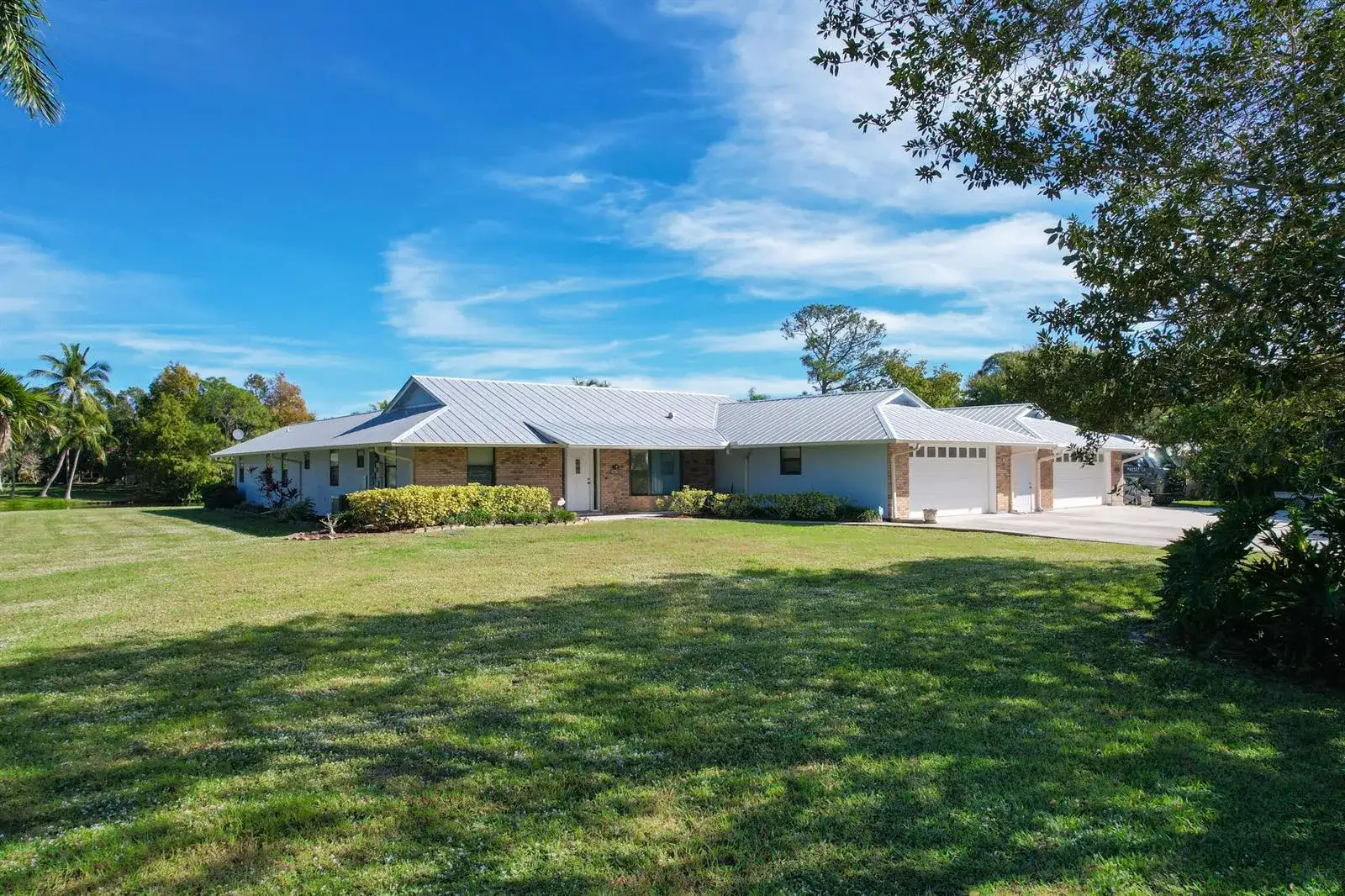 5609 SE Lamay Drive, Stuart FL 34997 photo 2