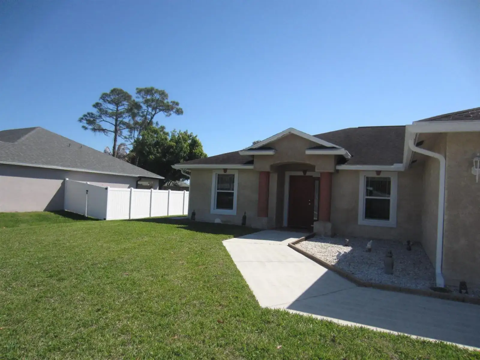 4702 Seagrape Drive, Fort Pierce FL 34982 photo 2