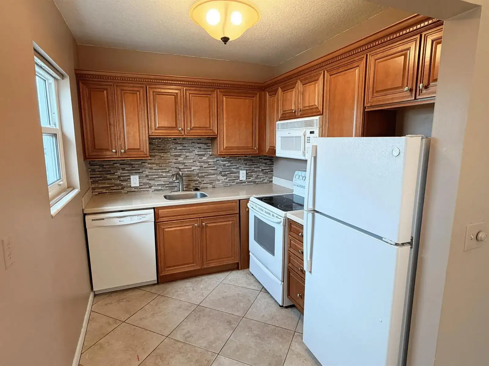 136 Coventry F, West Palm Beach FL 33417 photo 3