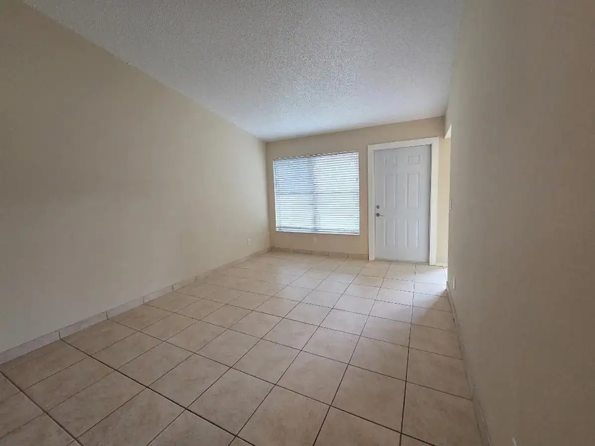 3774 Mil Race Court, FL 33463 photo 3