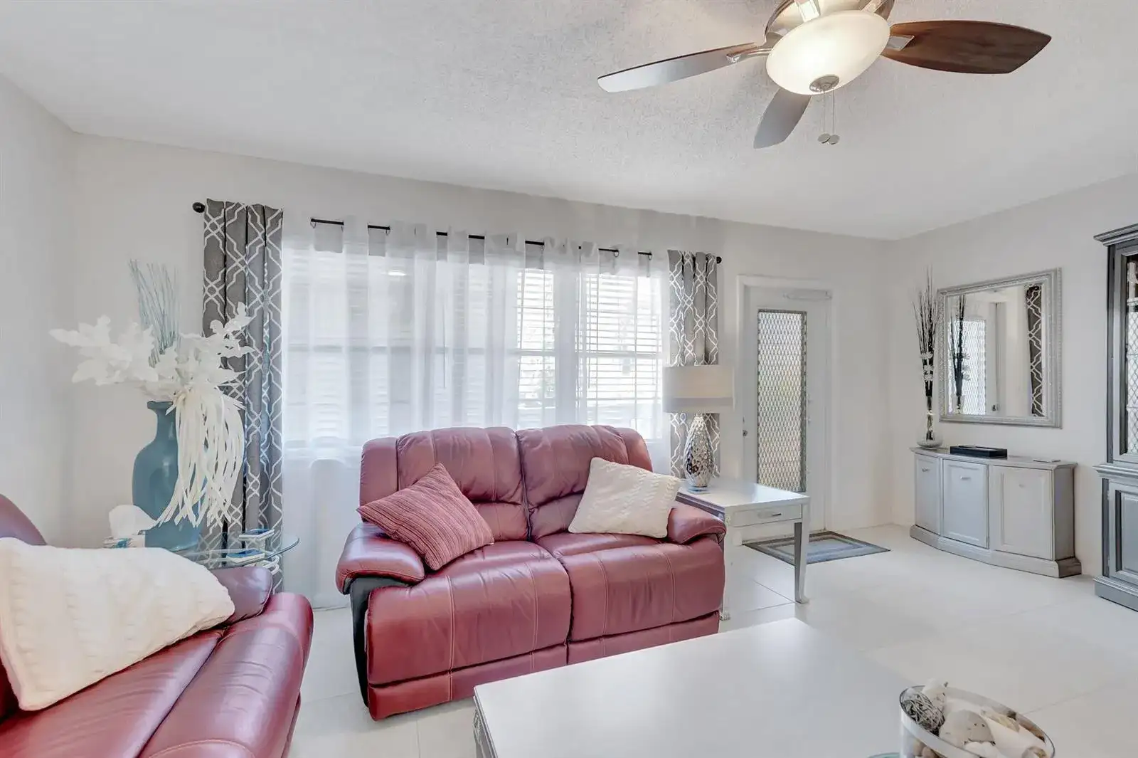 2051 Cambridge C, Deerfield Beach FL 33442 photo 4