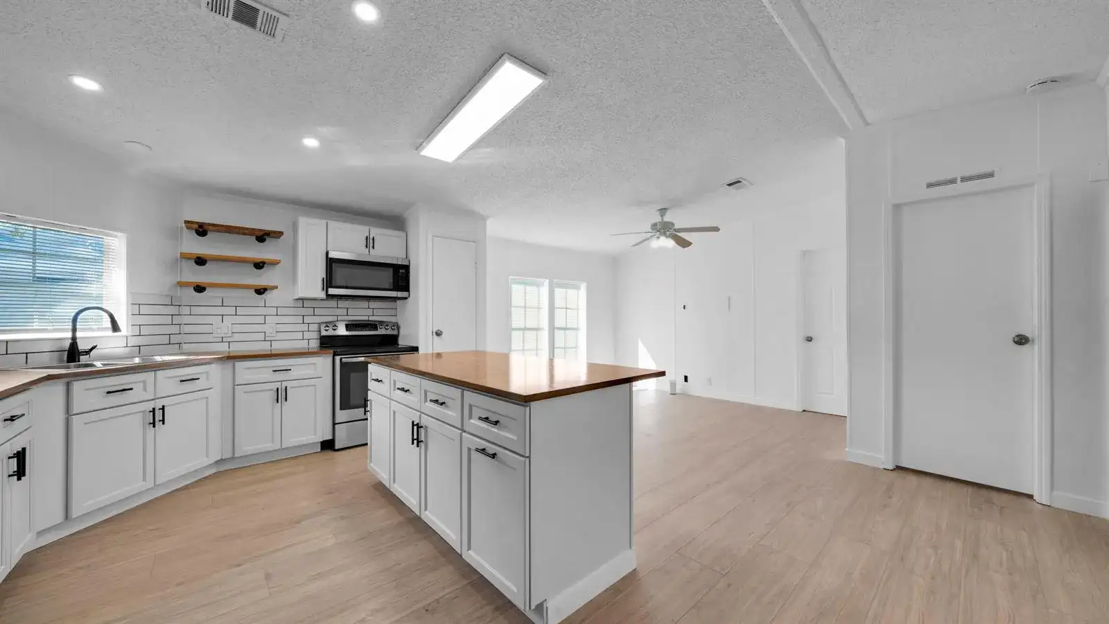 4905 NE 2nd Way, Pompano Beach FL 33064 photo 3