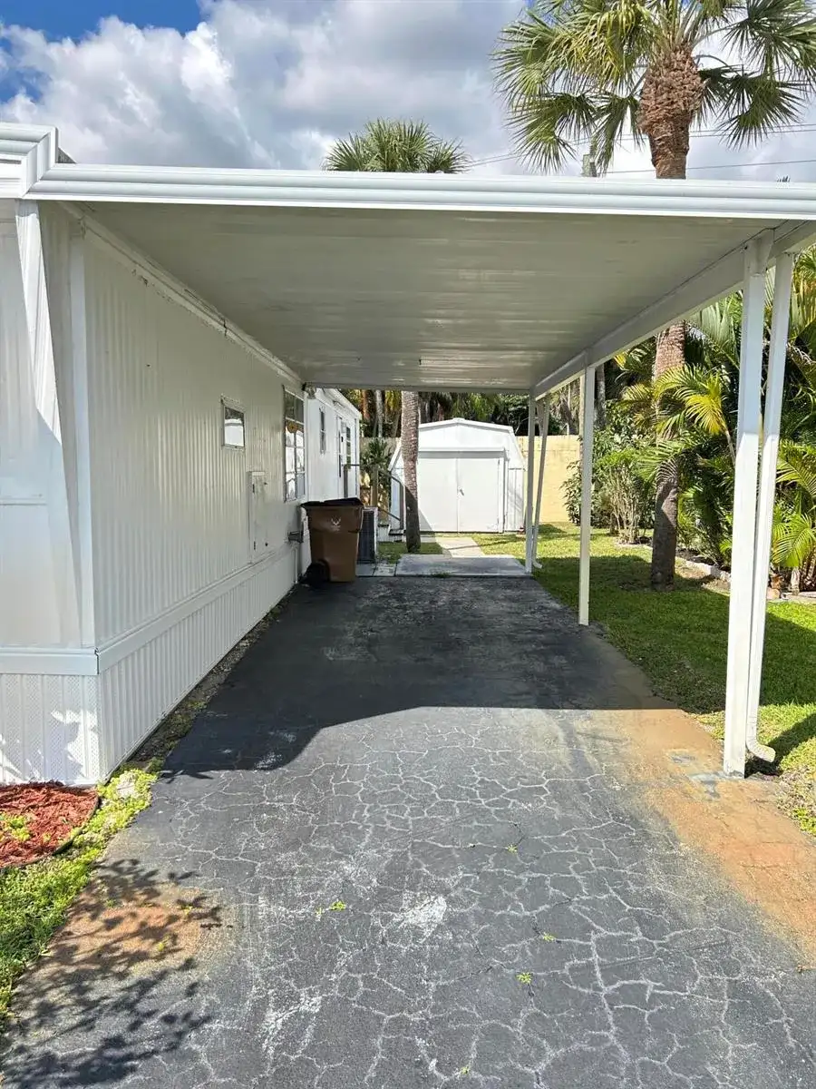 615 Alamanda Lane, Deerfield Beach FL 33442 photo 4