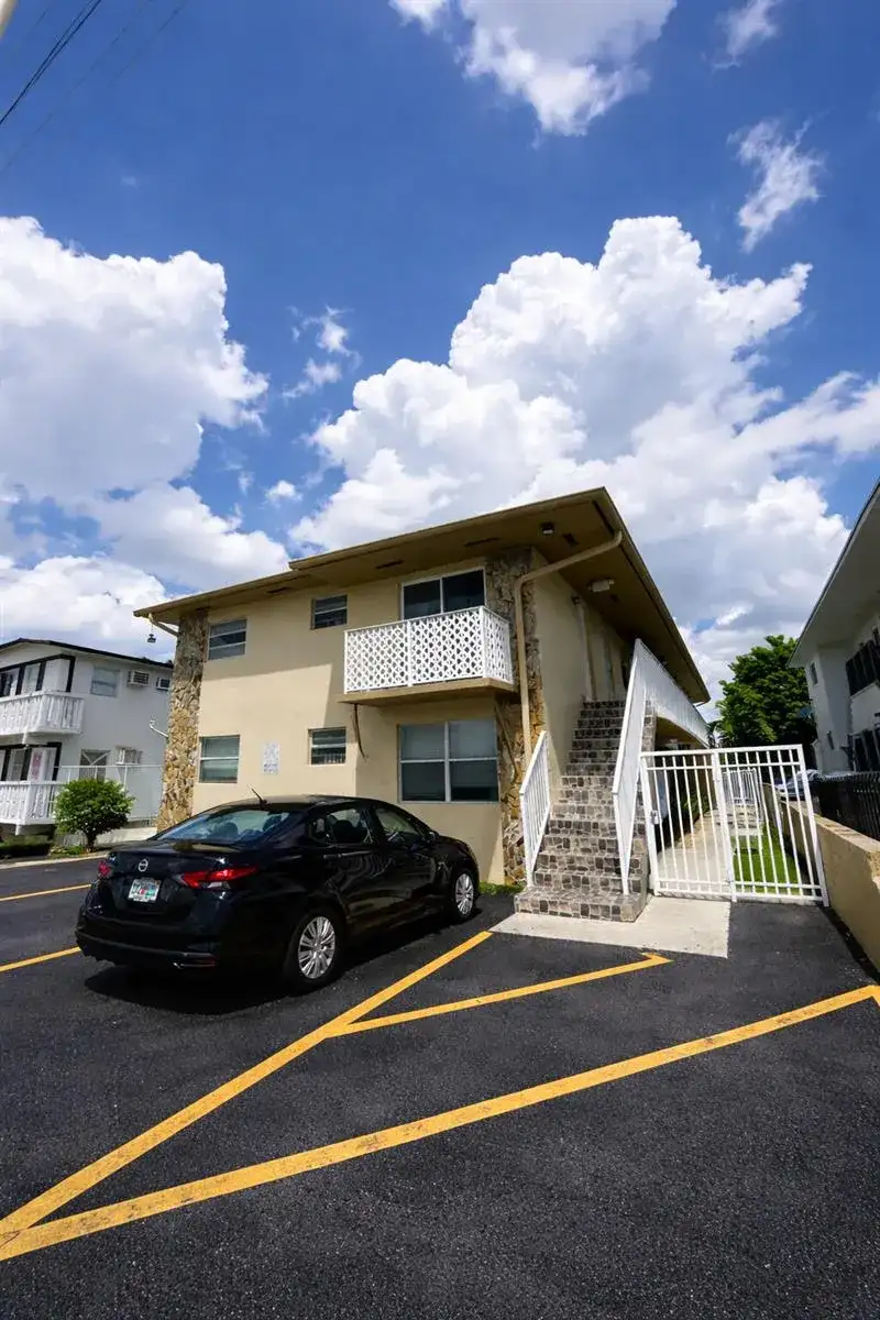 715 W 29th Street, Hialeah FL 33012 photo 2