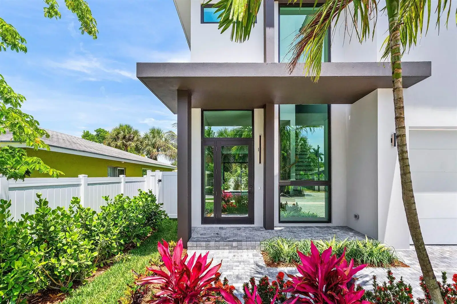 207 SE 5th Street, Delray Beach FL 33483 photo 2