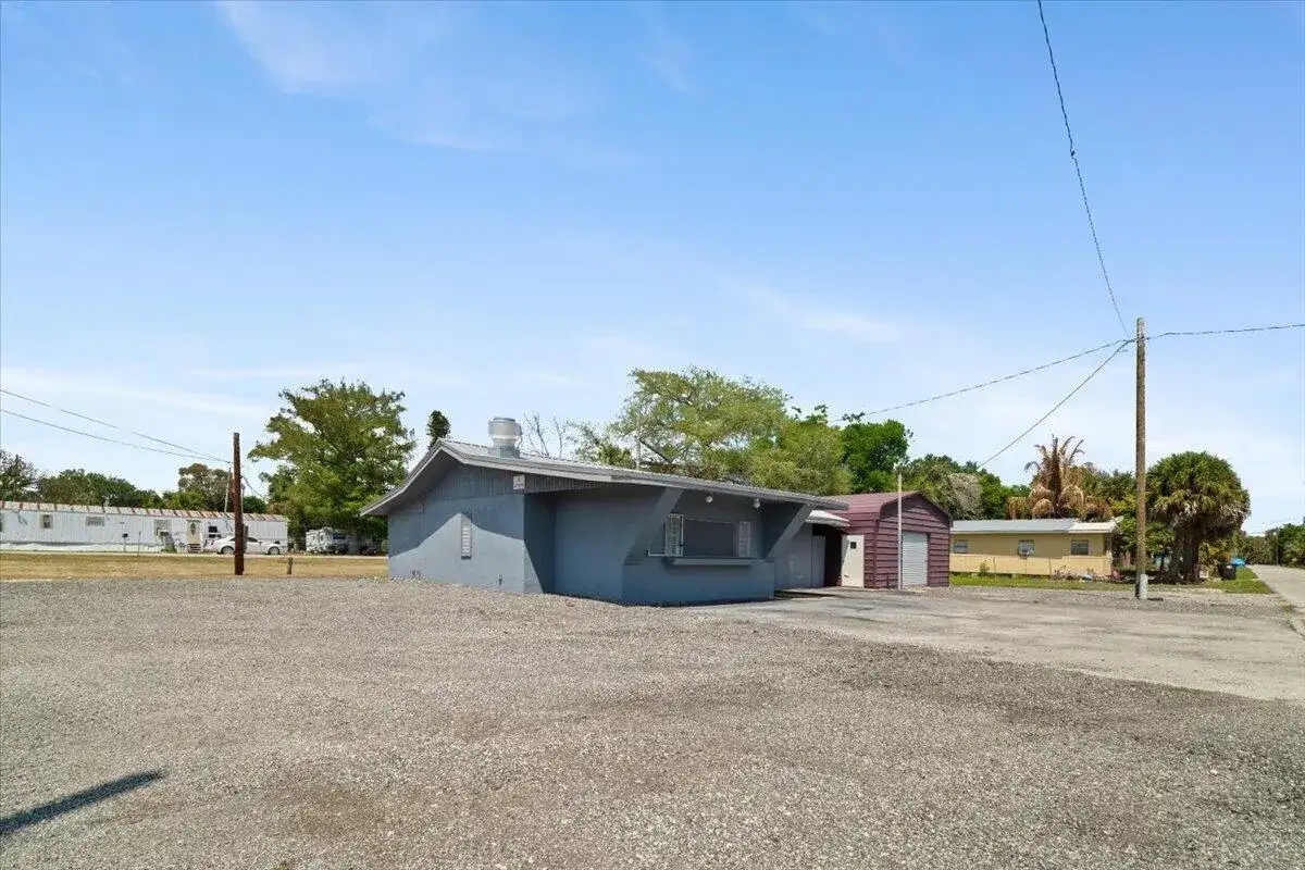 1023 Lee Street, Moore Haven FL 33471 photo 2