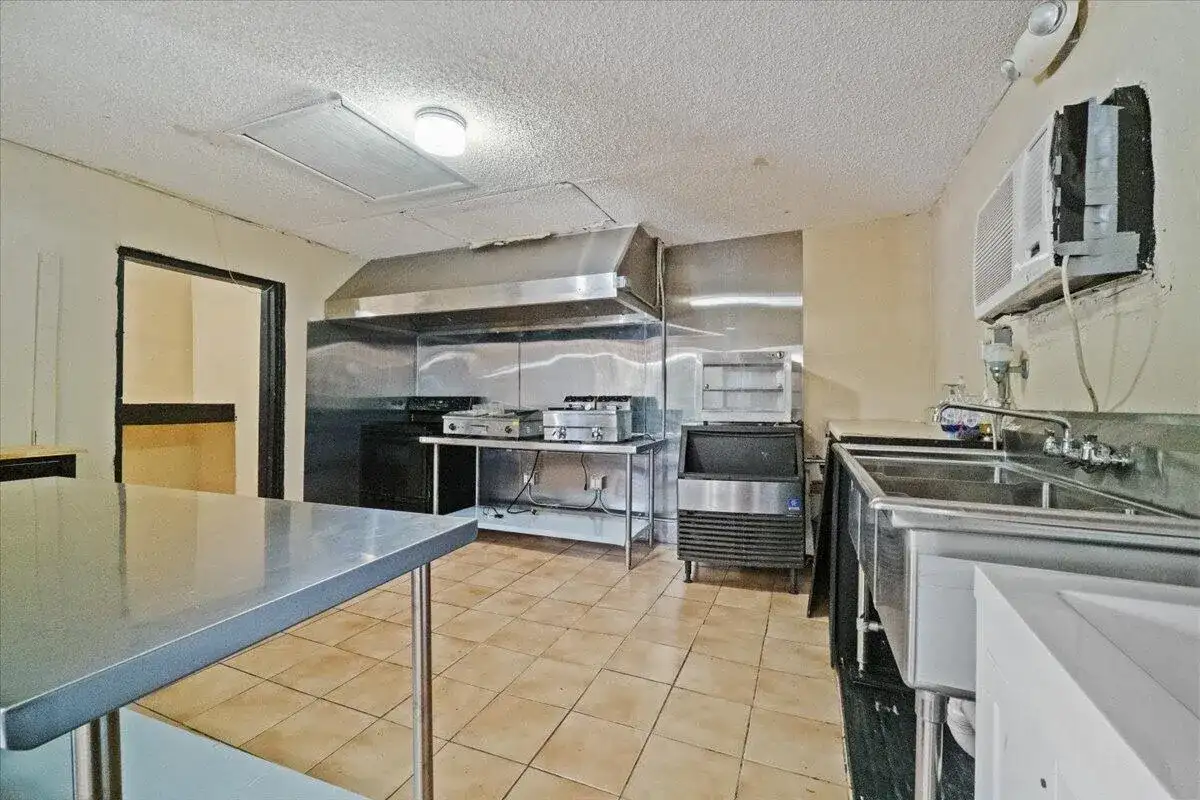 1023 Lee Street, Moore Haven FL 33471 photo 4