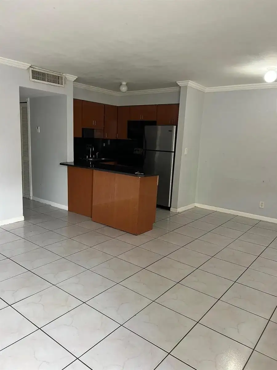 4051 NE 13th Avenue # 3, Oakland Park FL 33334 photo 2