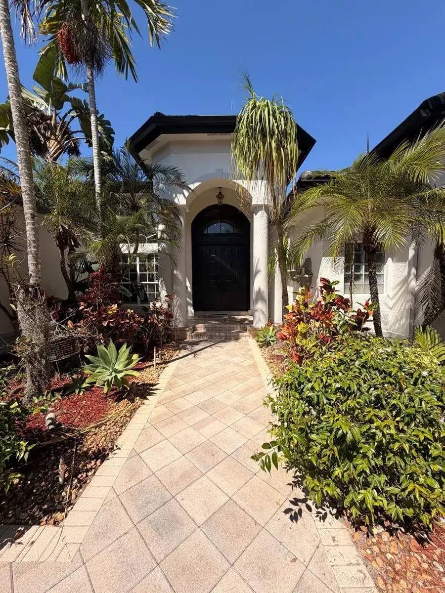 3309 Bradenham Lane, Davie FL 33328 photo 2