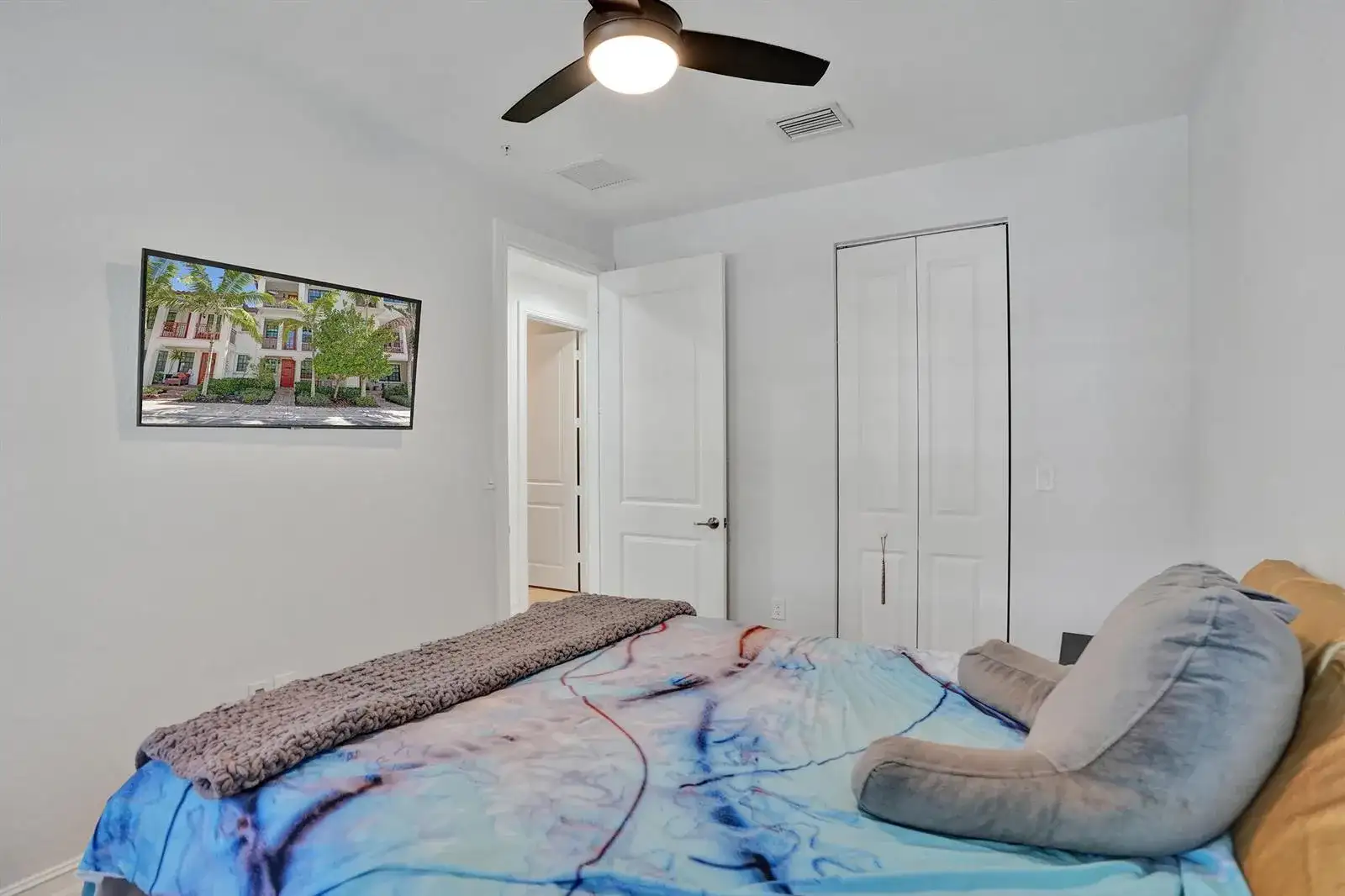 11621 SW 13th Court, Pembroke Pines FL 33025 photo 4
