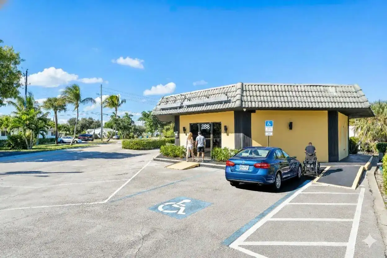 888 E Coast Avenue, Lantana FL 33462 photo 3