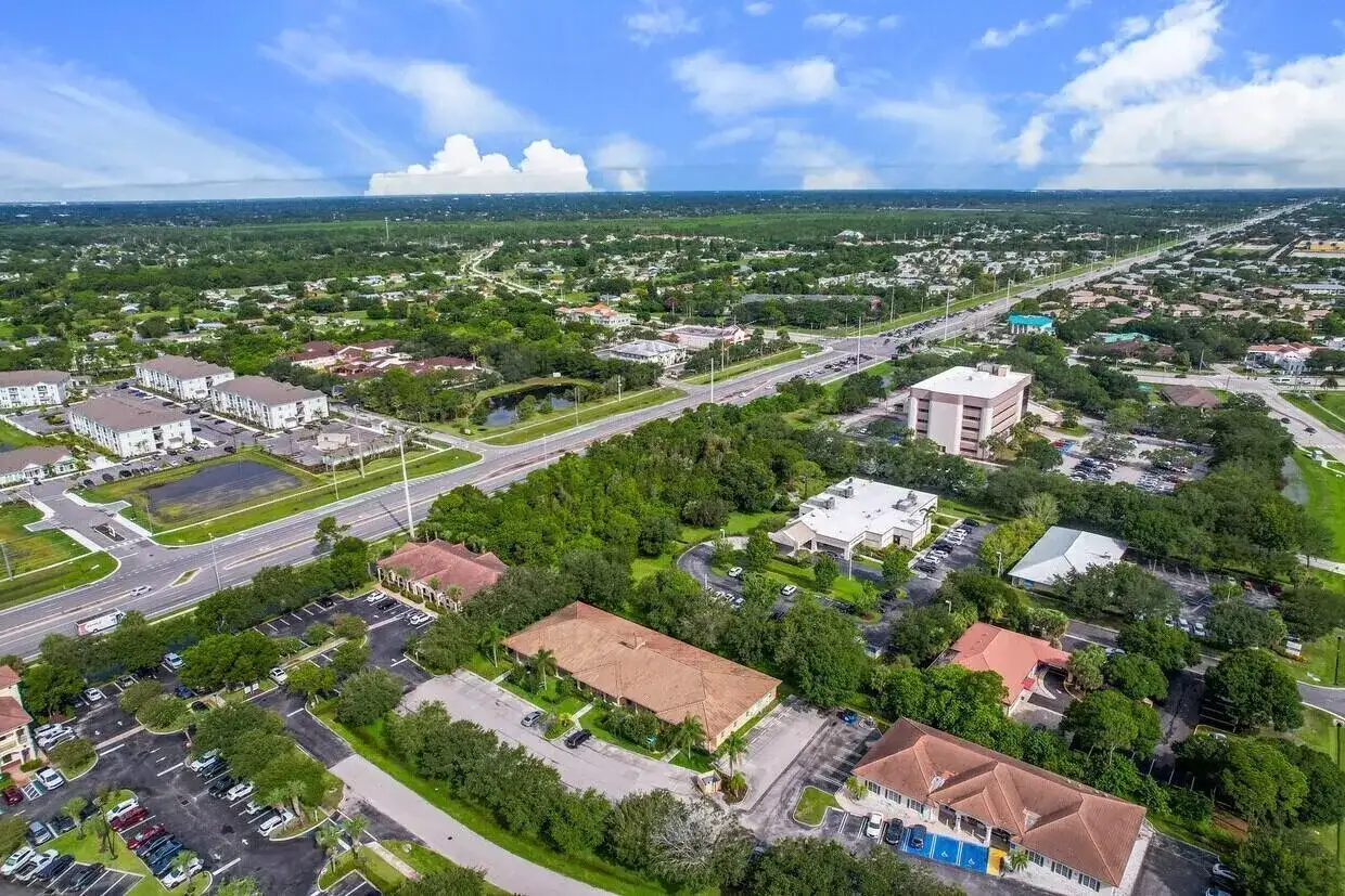 1405 SE Goldtree Drive, Port St. Lucie FL 34952 photo 4