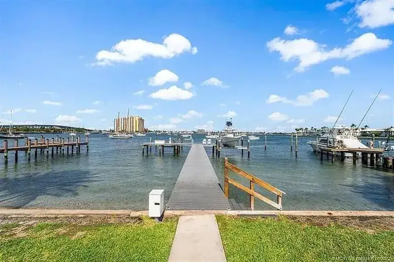2941 Lake Drive, Singer Island FL 33404 photo 2