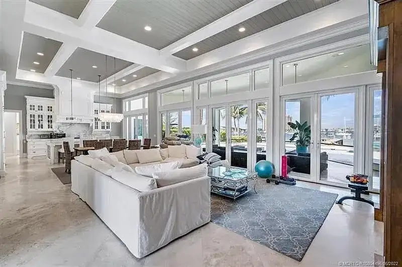 2941 Lake Drive, Singer Island FL 33404 photo 3