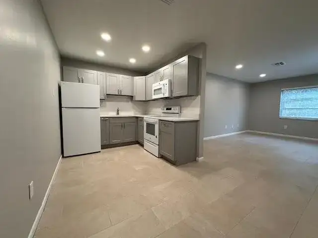 1741 N 3rd Ave Avenue N # 6, FL 33460 photo 2