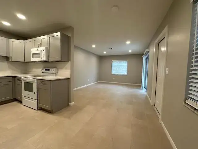 1741 N 3rd Ave Avenue N # 6, FL 33460 photo 4