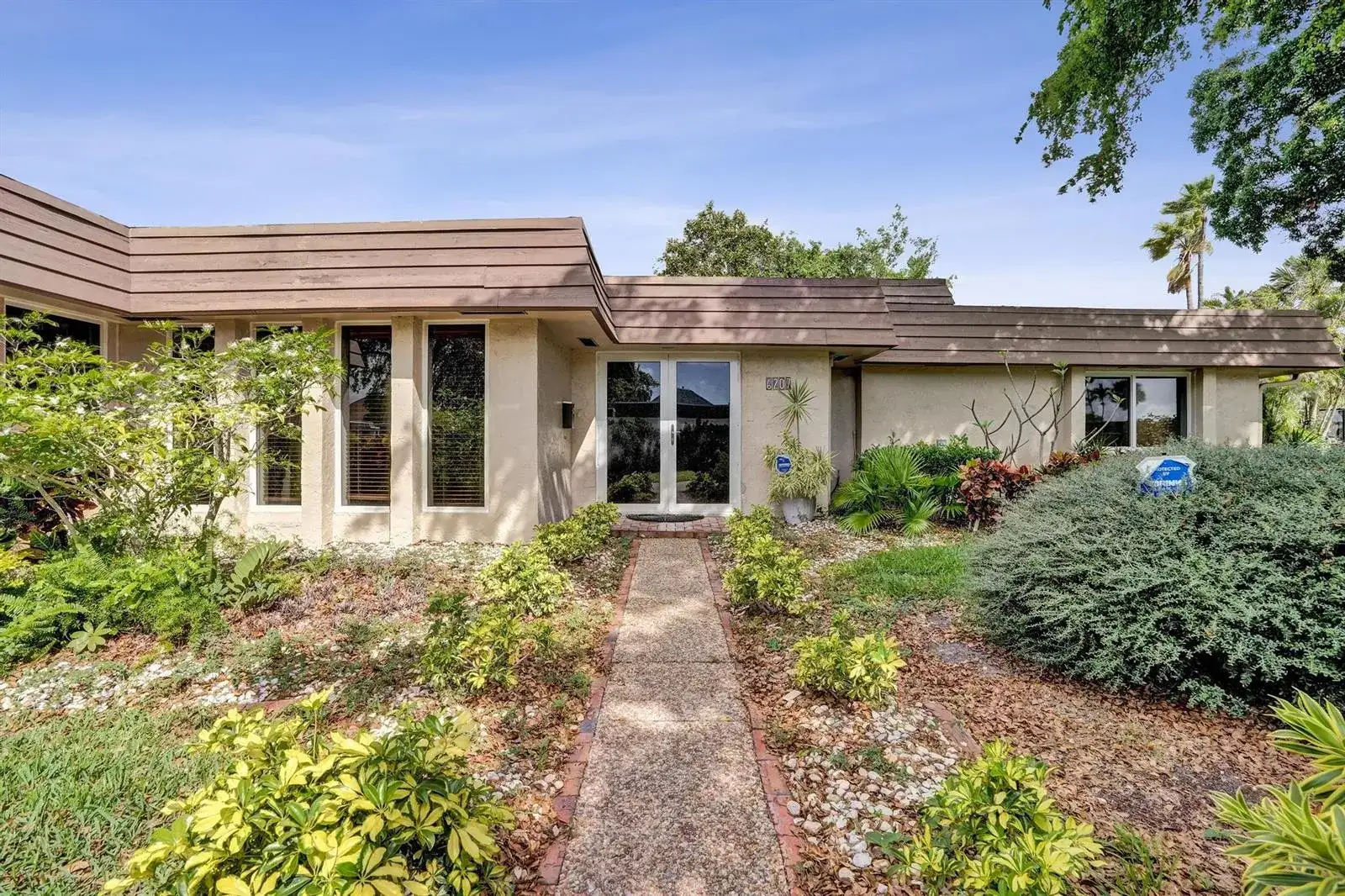 6207 Jacaranda Circle, Tamarac FL 33319 photo 2