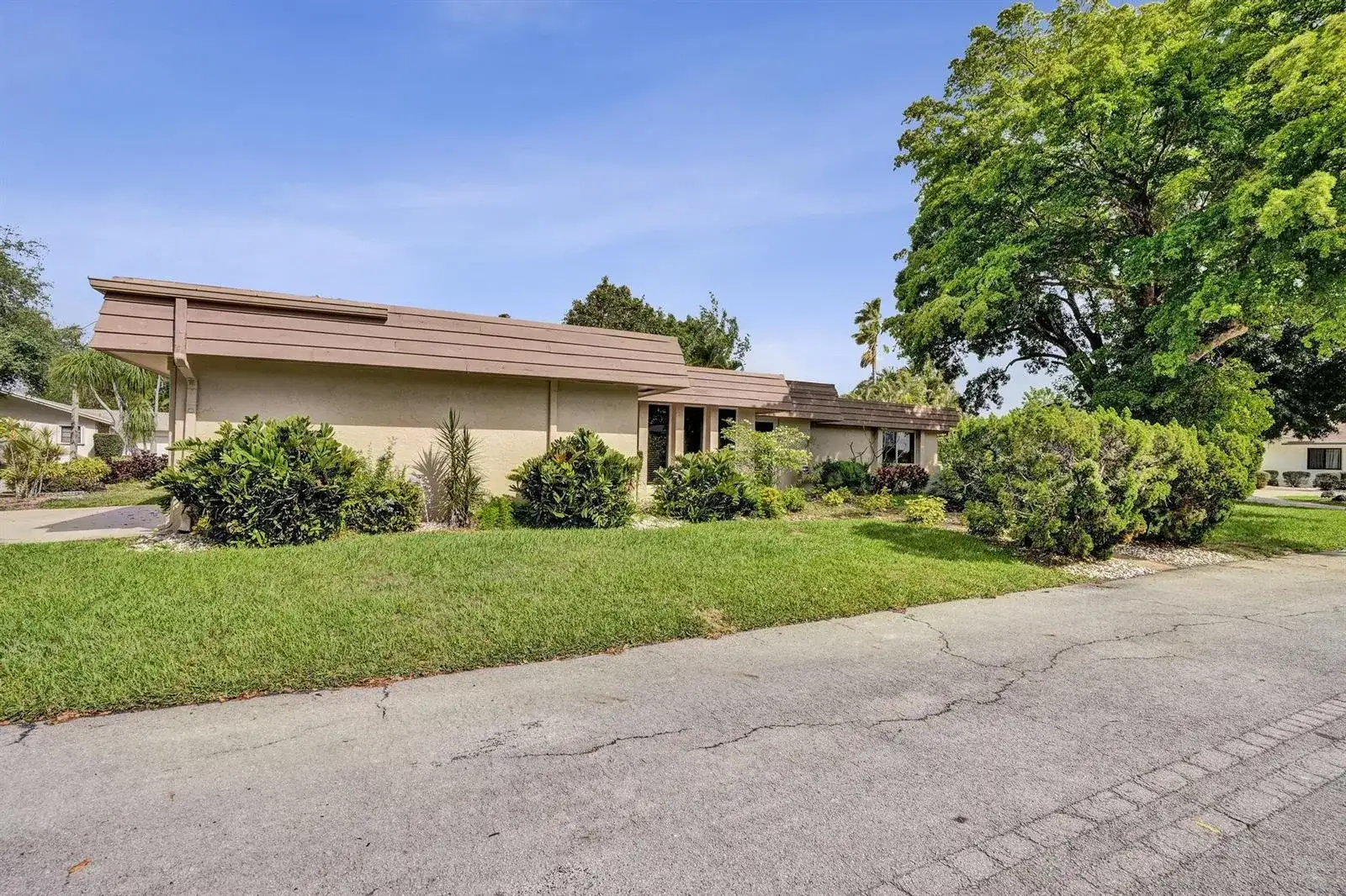 6207 Jacaranda Circle, Tamarac FL 33319 photo 3