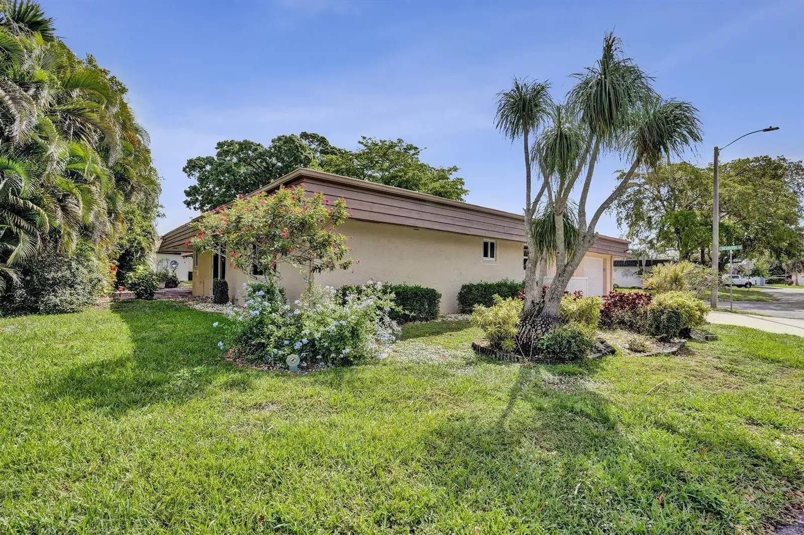 6207 Jacaranda Circle, Tamarac FL 33319 photo 5