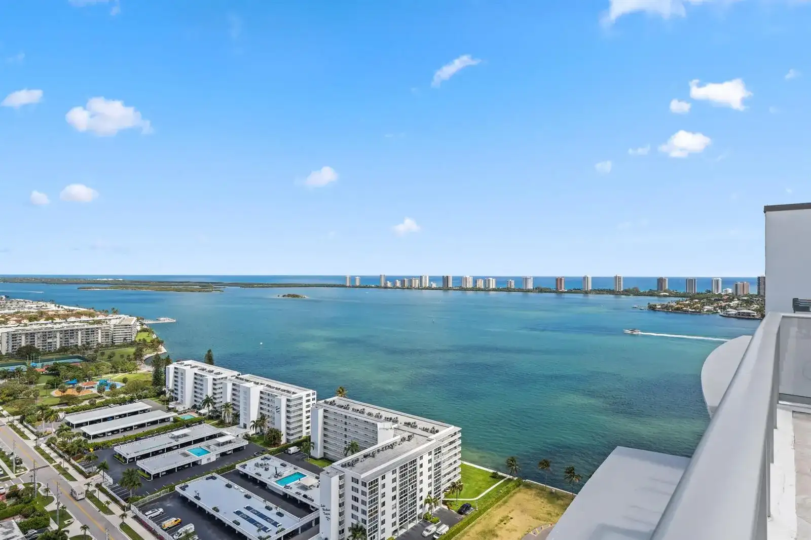 220 Lake Shore Drive # 1121, Lake Park FL 33403 photo 4