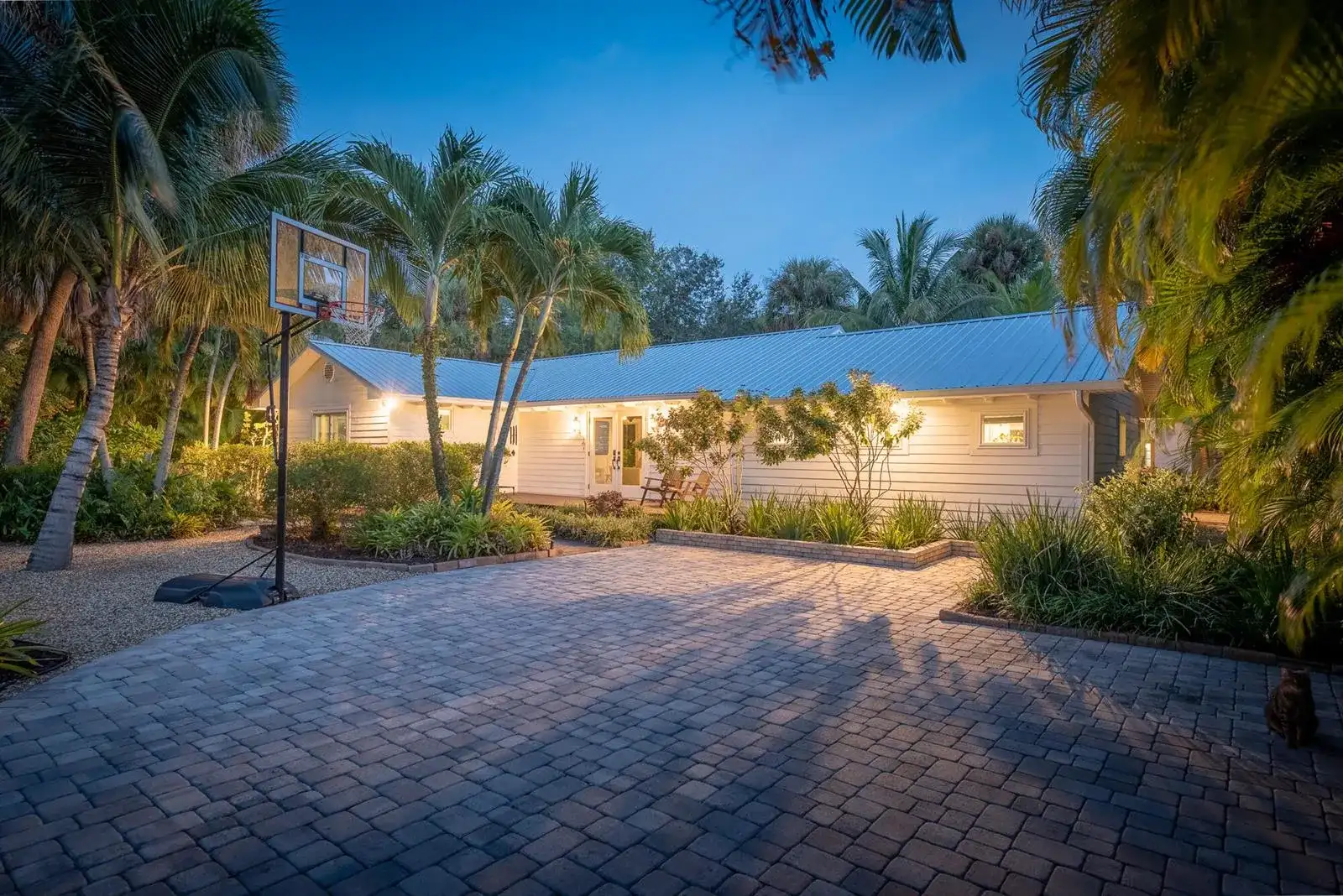 547 SW Riverview Street, Stuart FL 34994 photo 3