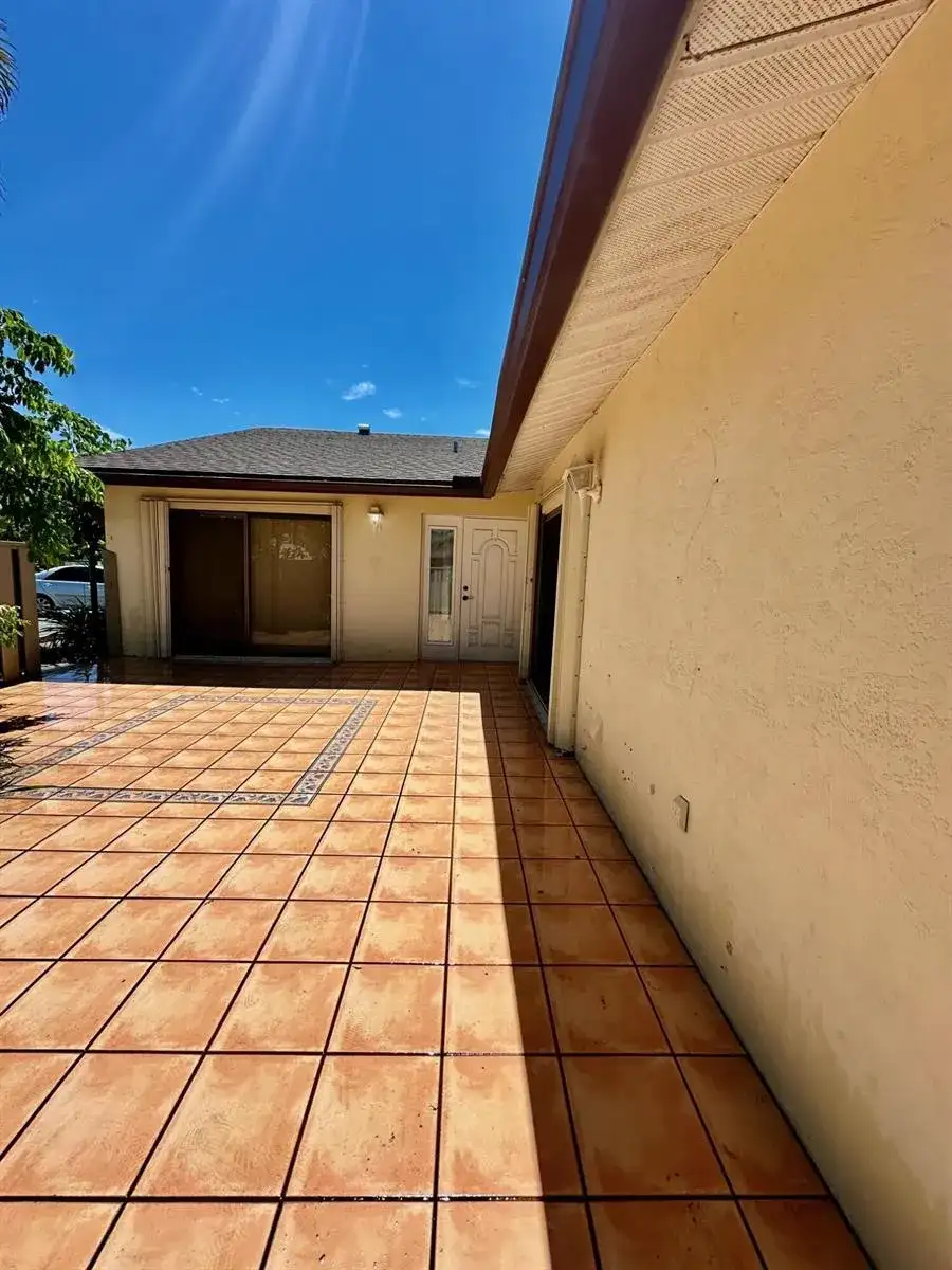 8076 Ambach Way, Hypoluxo FL 33462 photo 2