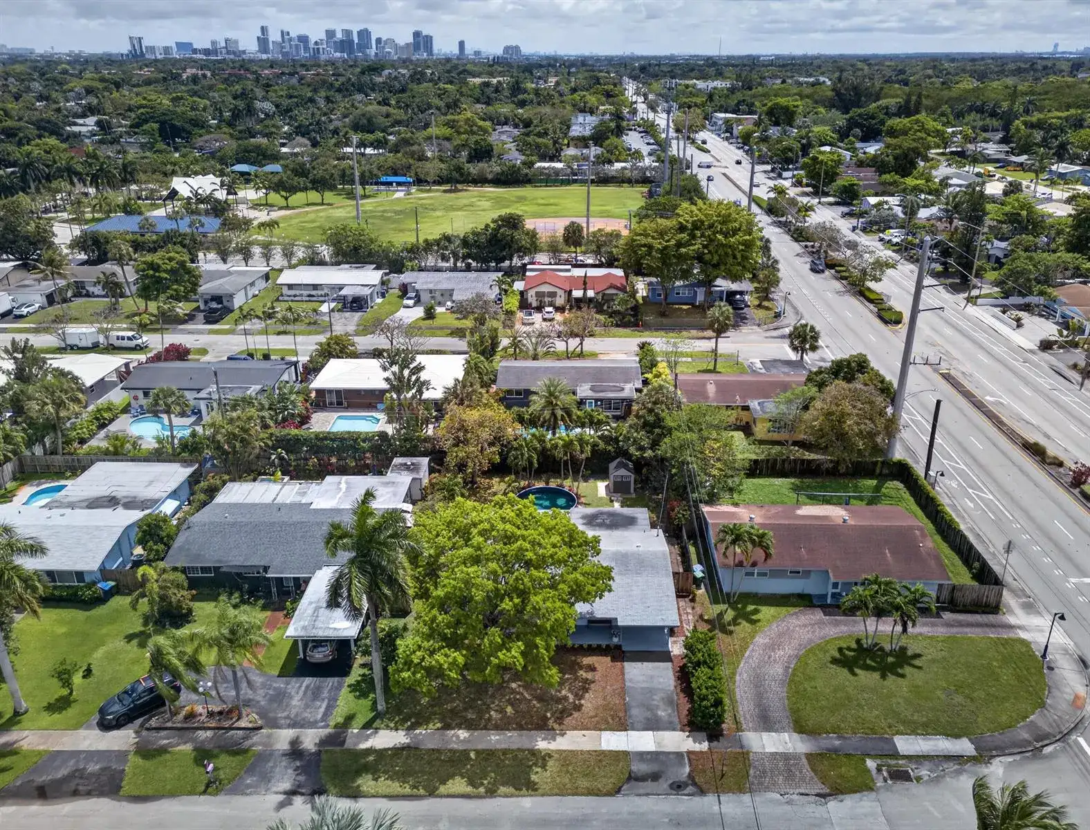 818 NW 28th Court, Wilton Manors FL 33311 photo 2