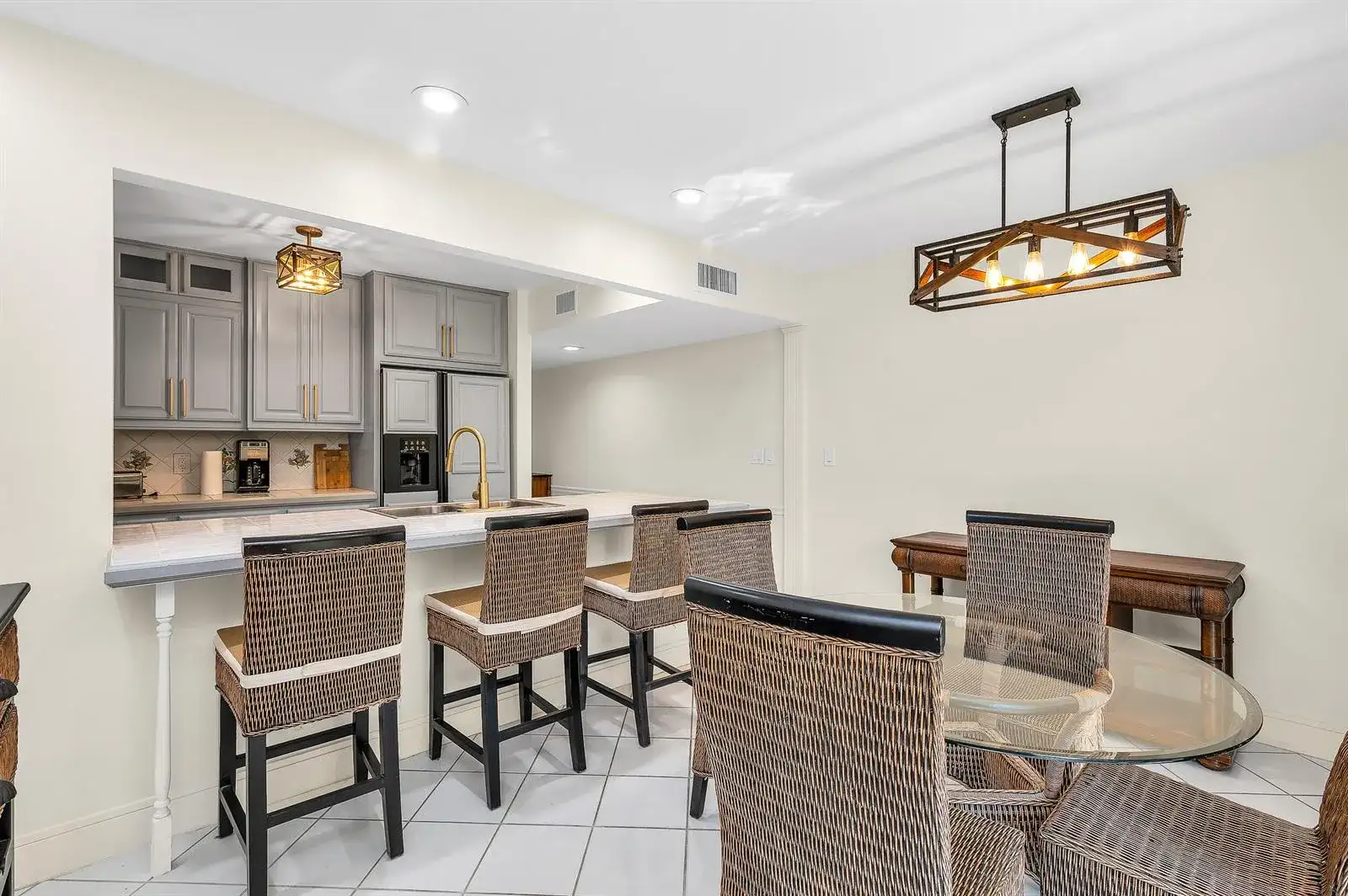 584 SE 20th Avenue # 2, Deerfield Beach FL 33441 photo 2