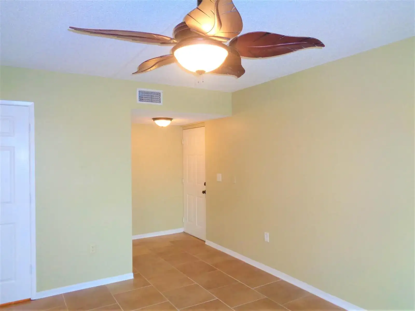 1650 N 42nd Circle # 206, Vero Beach FL 32967 photo 3