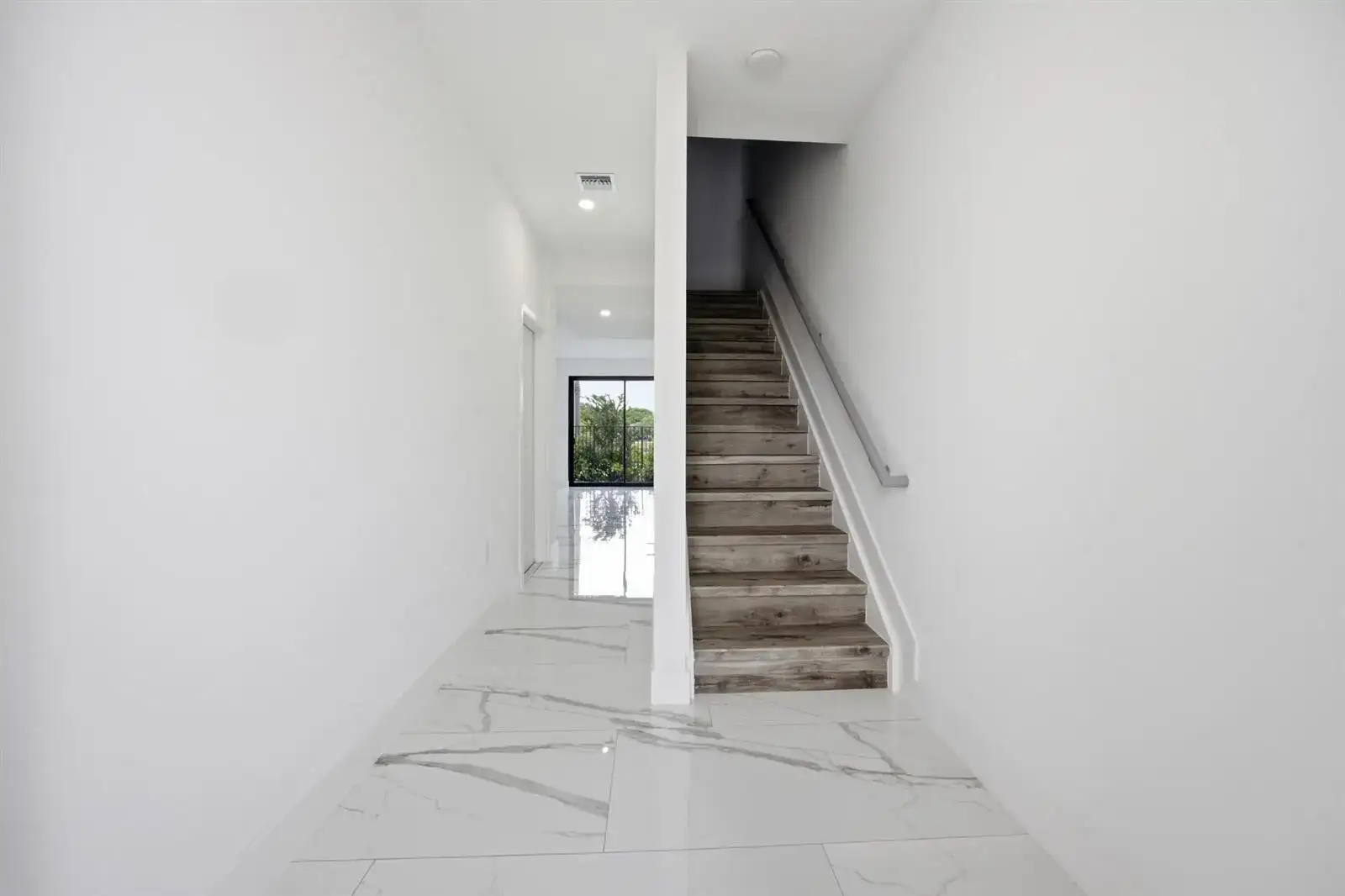 1544 NW 1st Avenue, Pompano Beach FL 33060 photo 3
