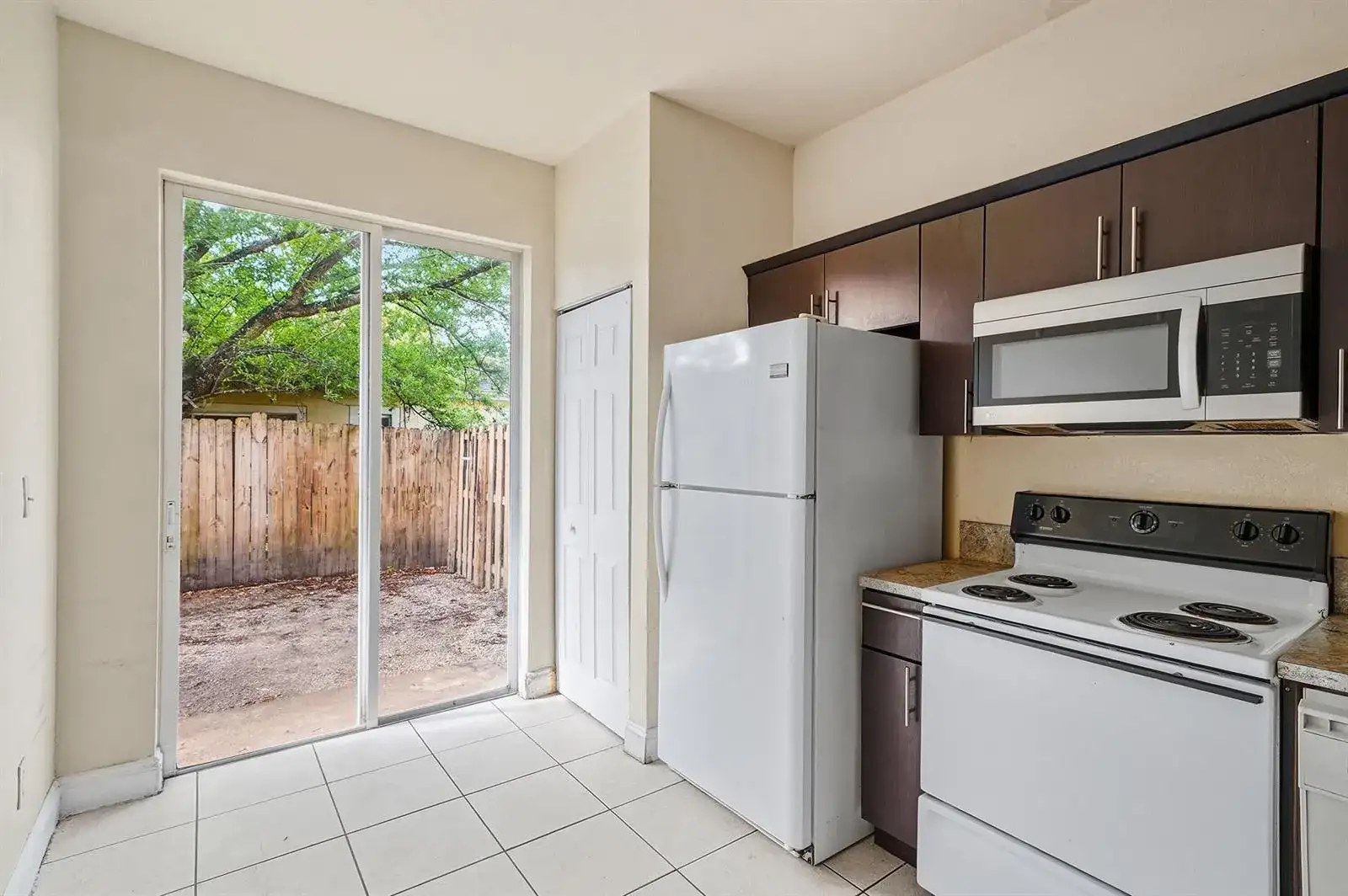 1584 SW 2nd Street, Homestead FL 33030 photo 4