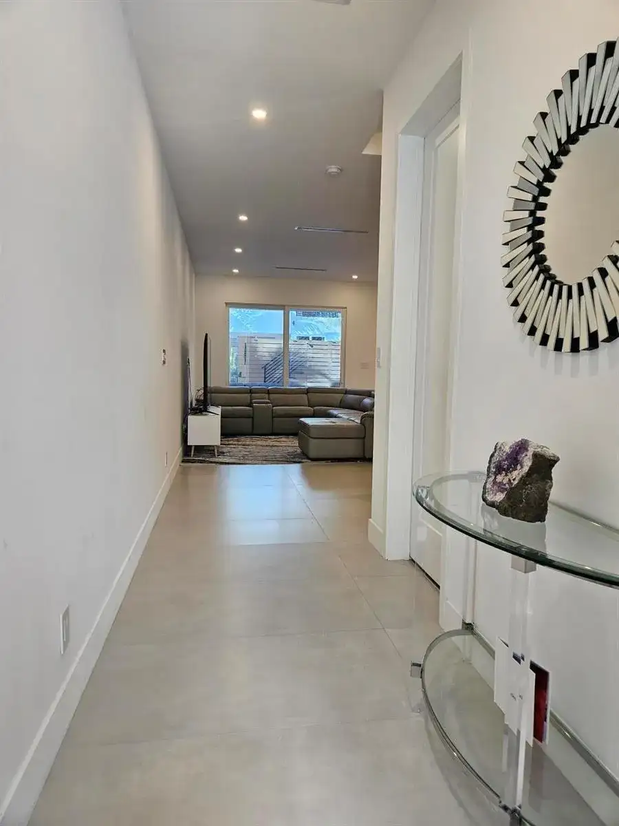 2275 SE 7th Street, Pompano Beach FL 33062 photo 2