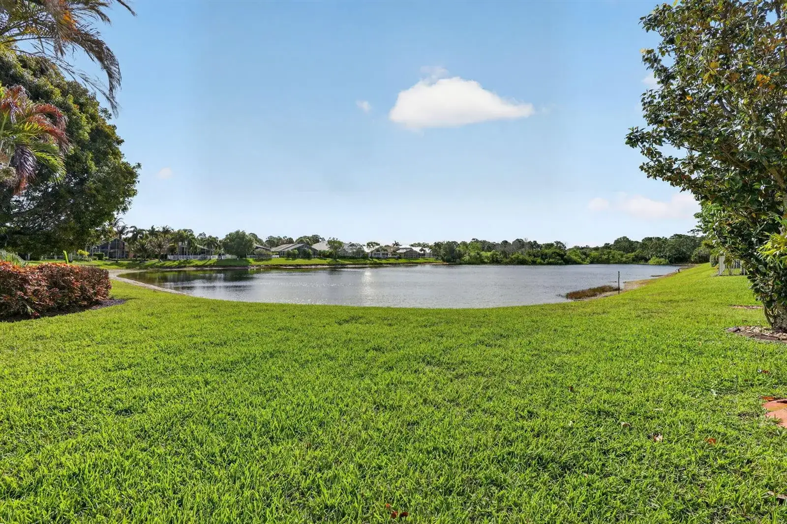 1021 SE Westminster Place, Stuart FL 34997 photo 5