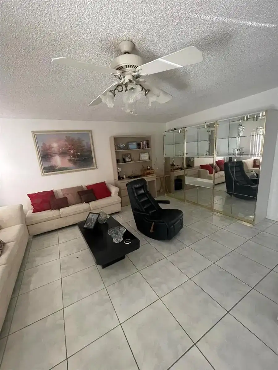186 Flanders D # 186, Delray Beach FL 33484 photo 3