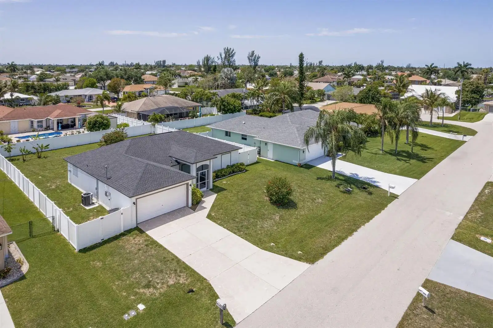 610 SE 21st Lane, Cape Coral FL 33990 photo 2