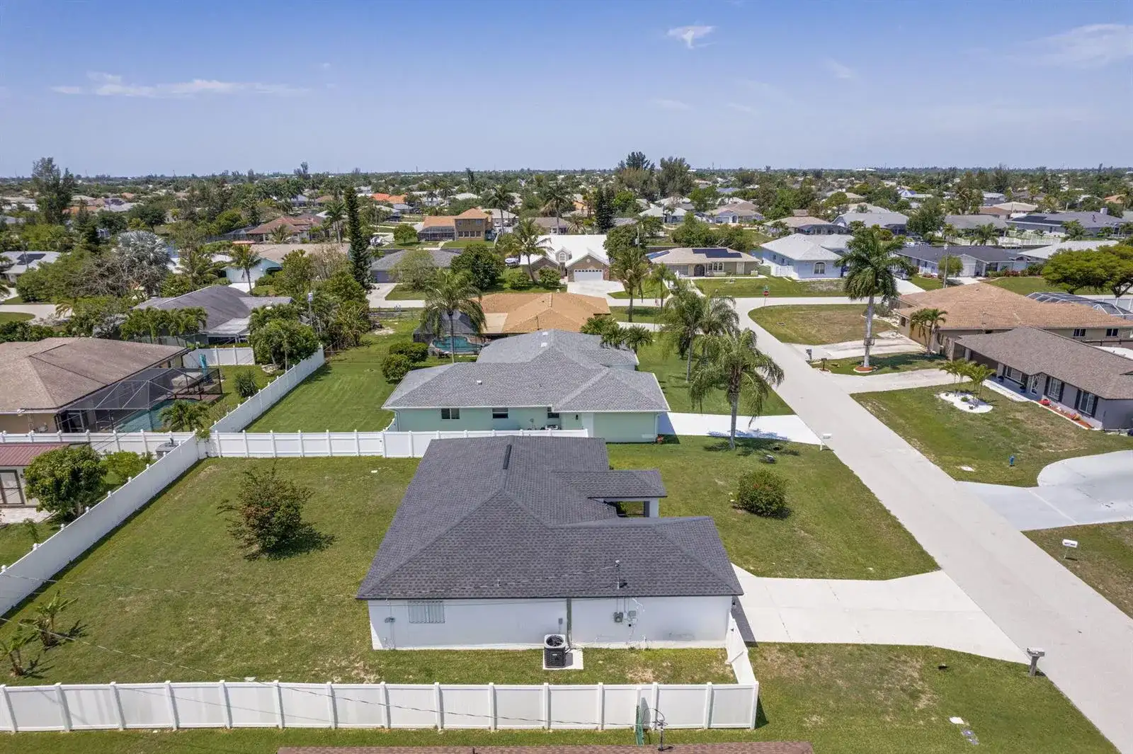610 SE 21st Lane, Cape Coral FL 33990 photo 3