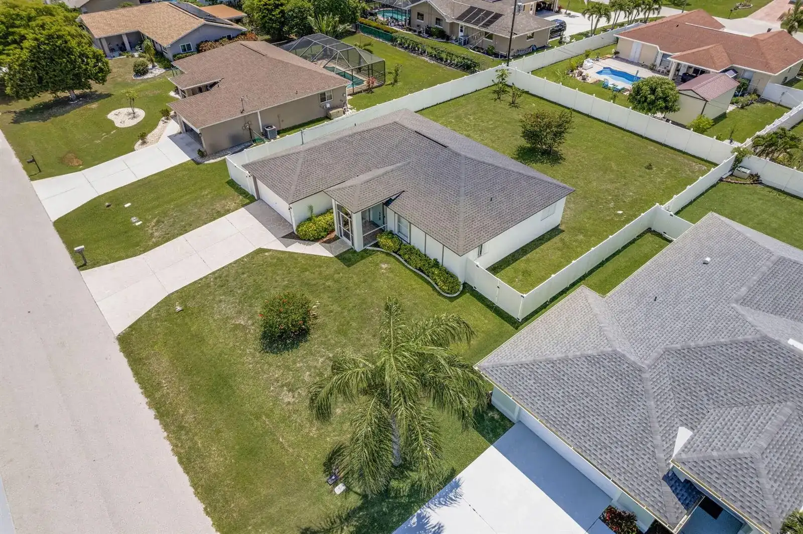 610 SE 21st Lane, Cape Coral FL 33990 photo 5
