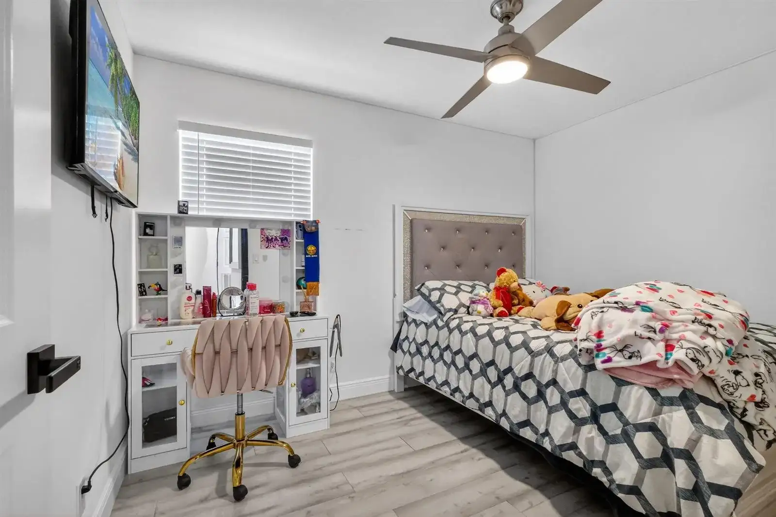 1691 W 26th Court, Riviera Beach FL 33404 photo 4