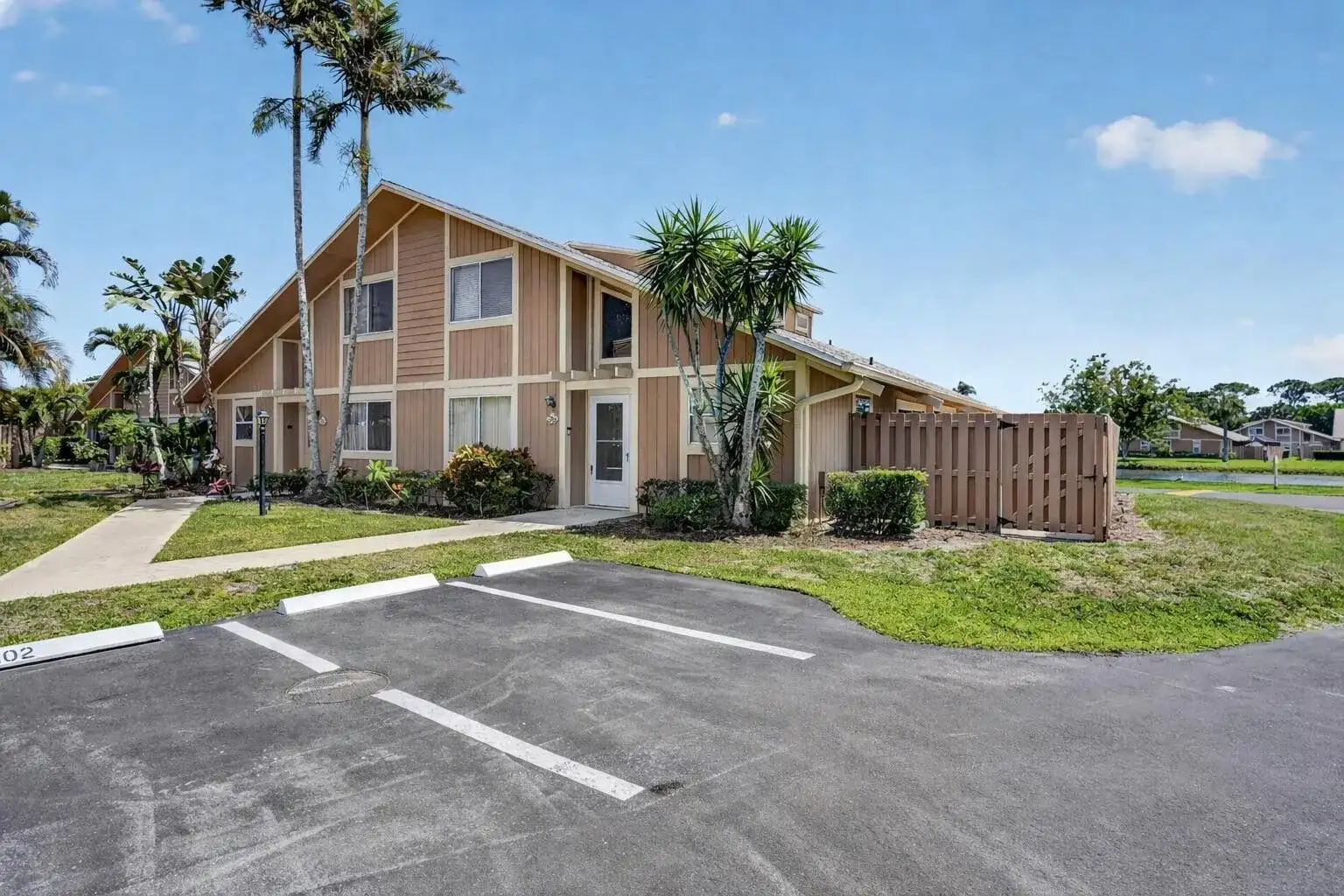 102 Maplecrest Circle, Jupiter FL 33458 photo 2