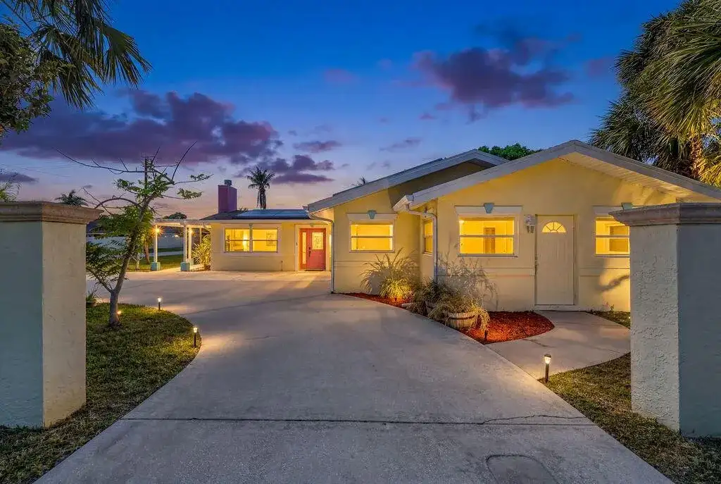 614 SE Flamingo Avenue, Stuart FL 34996 photo 2