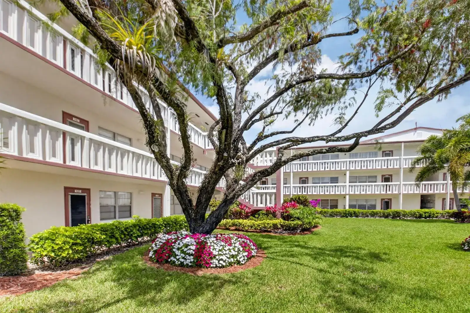 144 Fanshaw D, Boca Raton FL 33434 photo 2