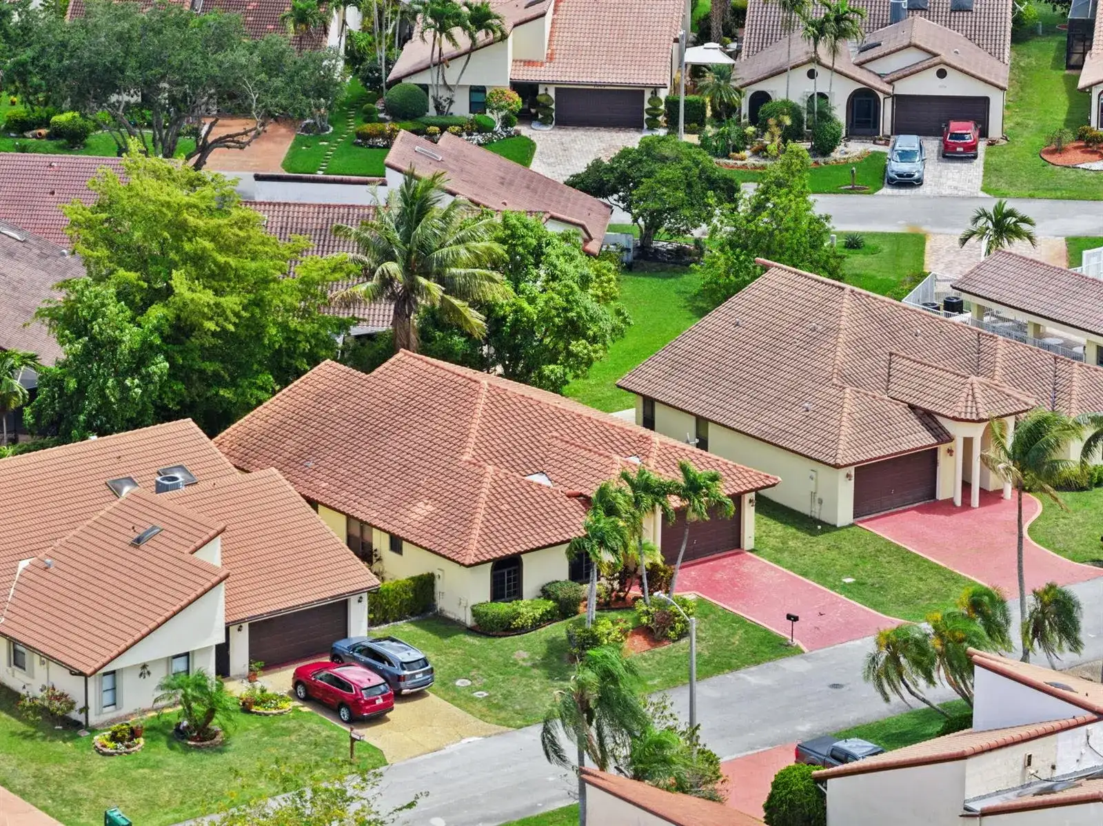7039 Golf Pointe Circle, Tamarac FL 33321 photo 2