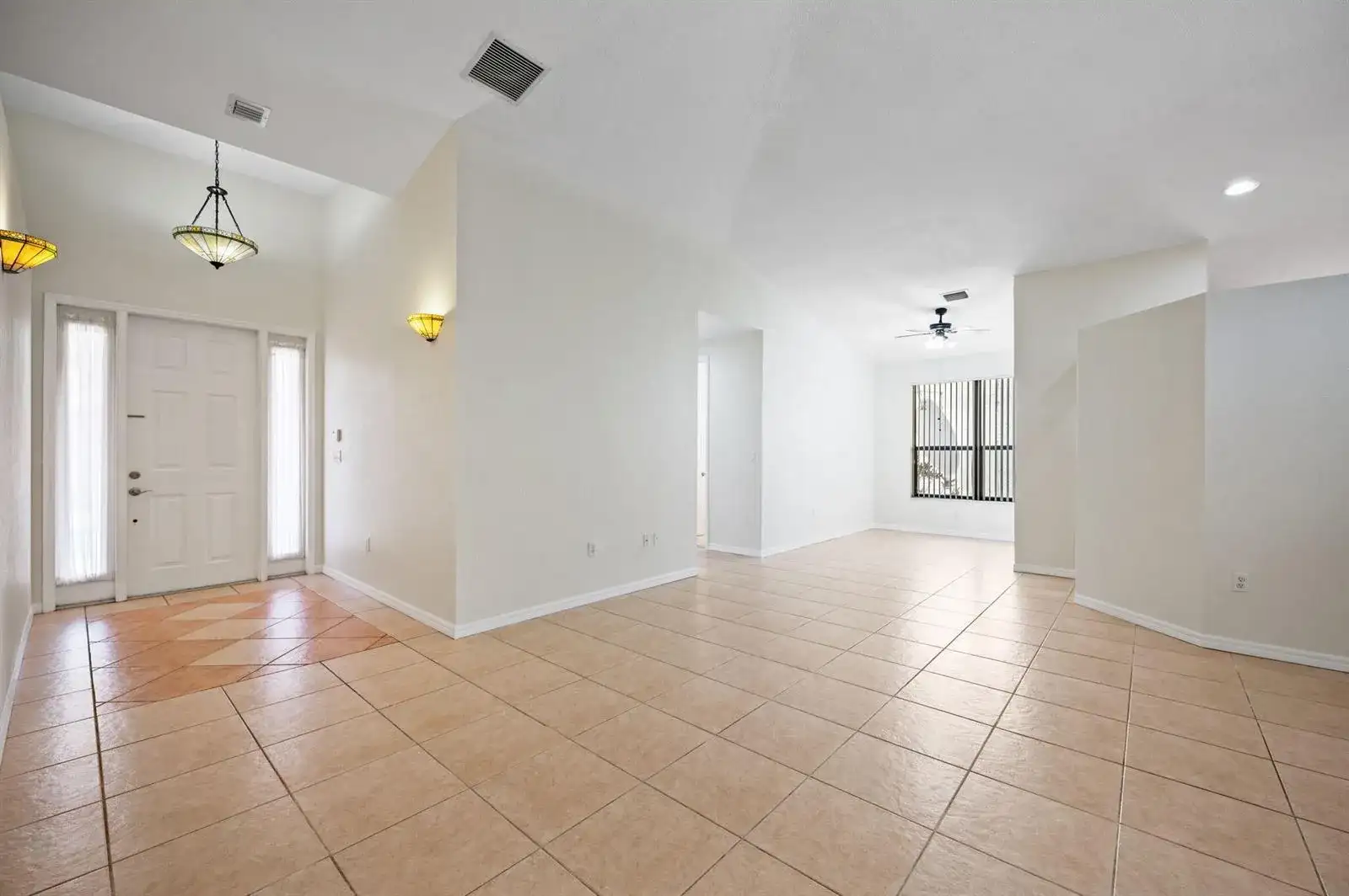 7039 Golf Pointe Circle, Tamarac FL 33321 photo 4