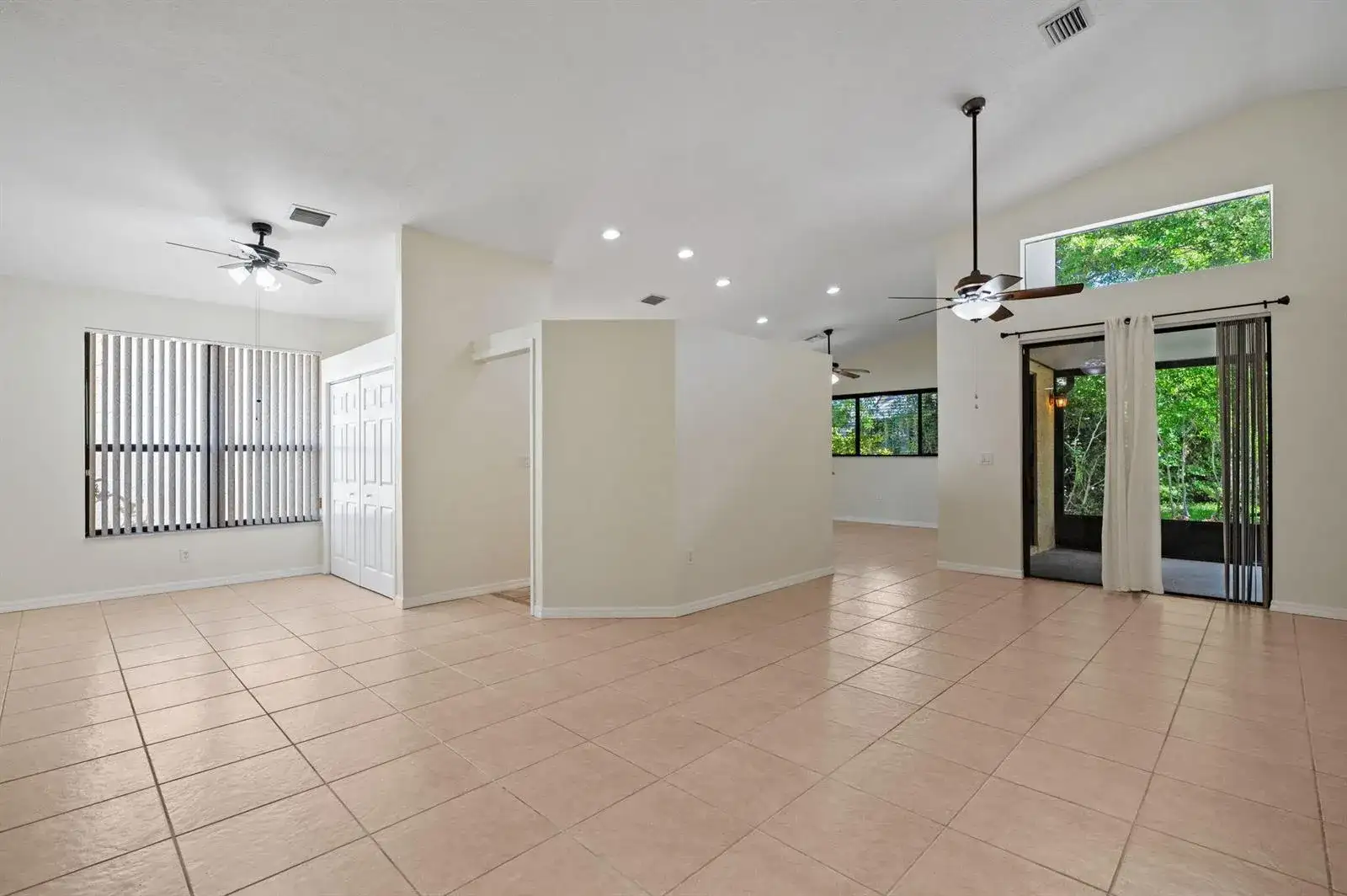 7039 Golf Pointe Circle, Tamarac FL 33321 photo 5
