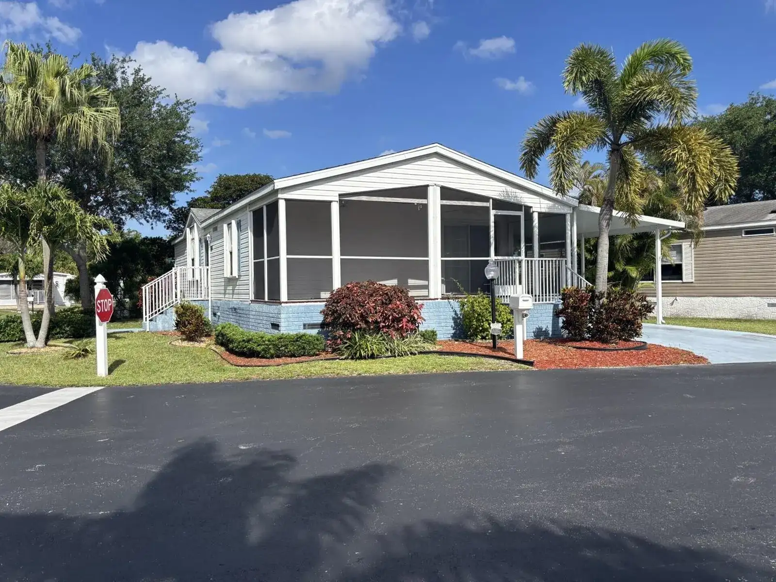 6950 NW 44th Avenue, Coconut Creek FL 33073 photo 2