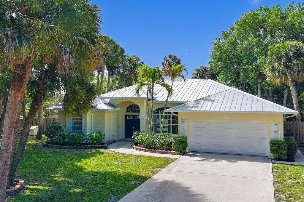 612 SE 6th Street, Stuart FL 34994 photo 2