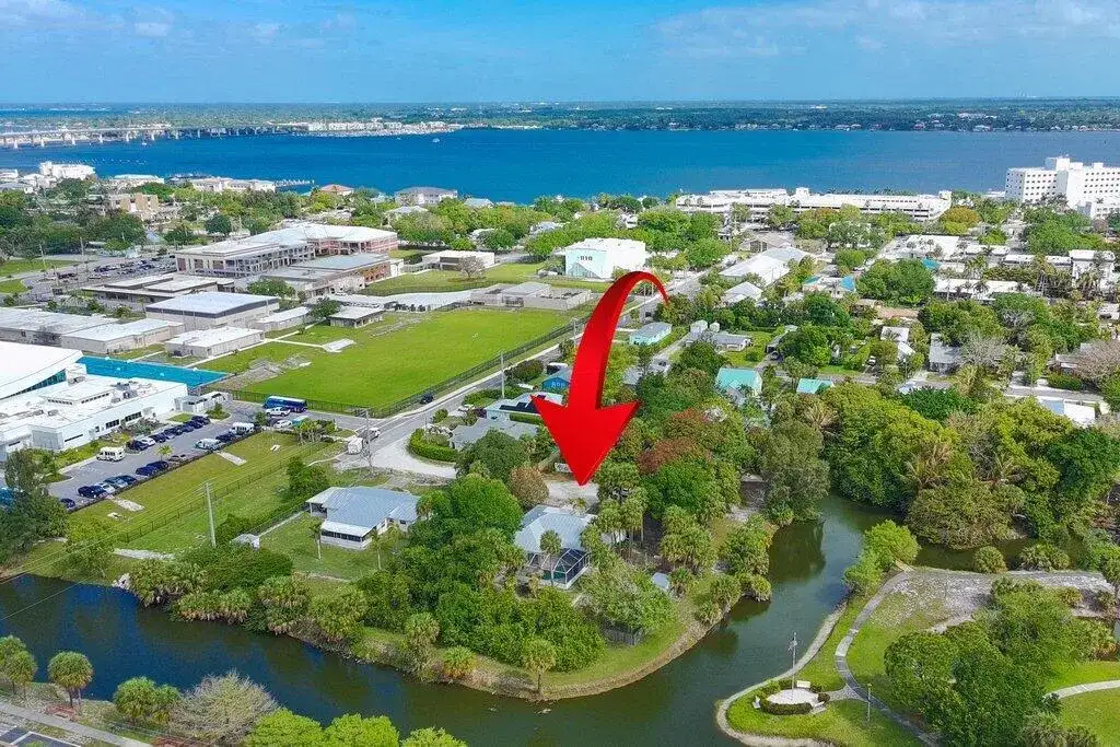 612 SE 6th Street, Stuart FL 34994 photo 3