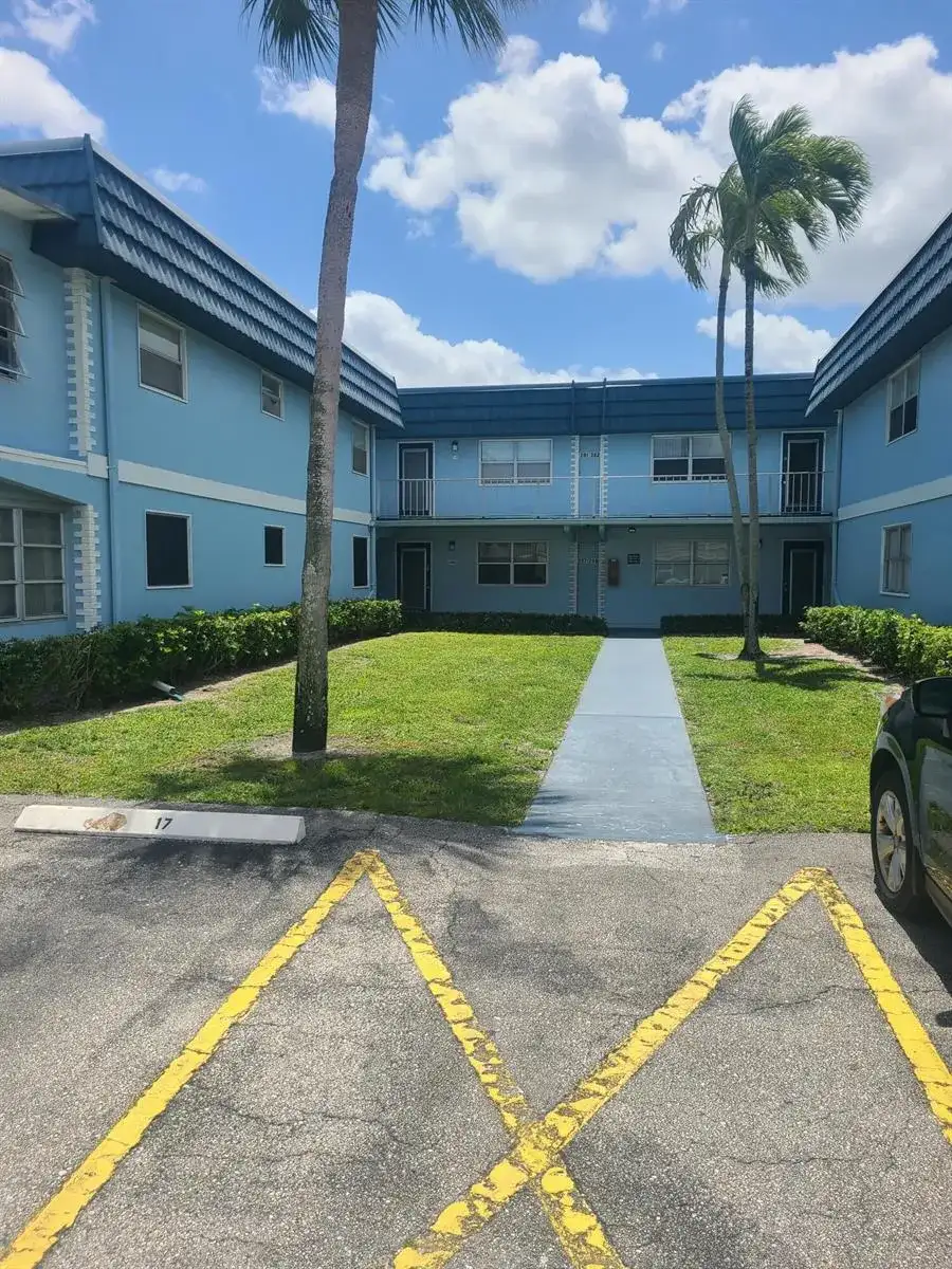 257 Brittany F # 257, Delray Beach FL 33446 photo 4